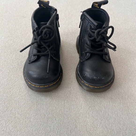 Size 4 Dr Martin toddler Boots - Picture 2 of 3